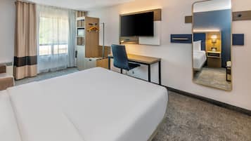Rom, 1 queensize-seng med sovesofa, ikke-røyk | Sengetøy av topp kvalitet, senger med overmadrass og skrivebord
