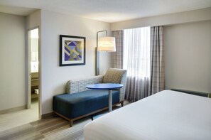 Standard Room, 1 King Bed (Extra Floor Space) | In-room safe, desk, laptop workspace, blackout drapes - Holiday Inn Express Toronto - Downtown by IHG (Toronto)