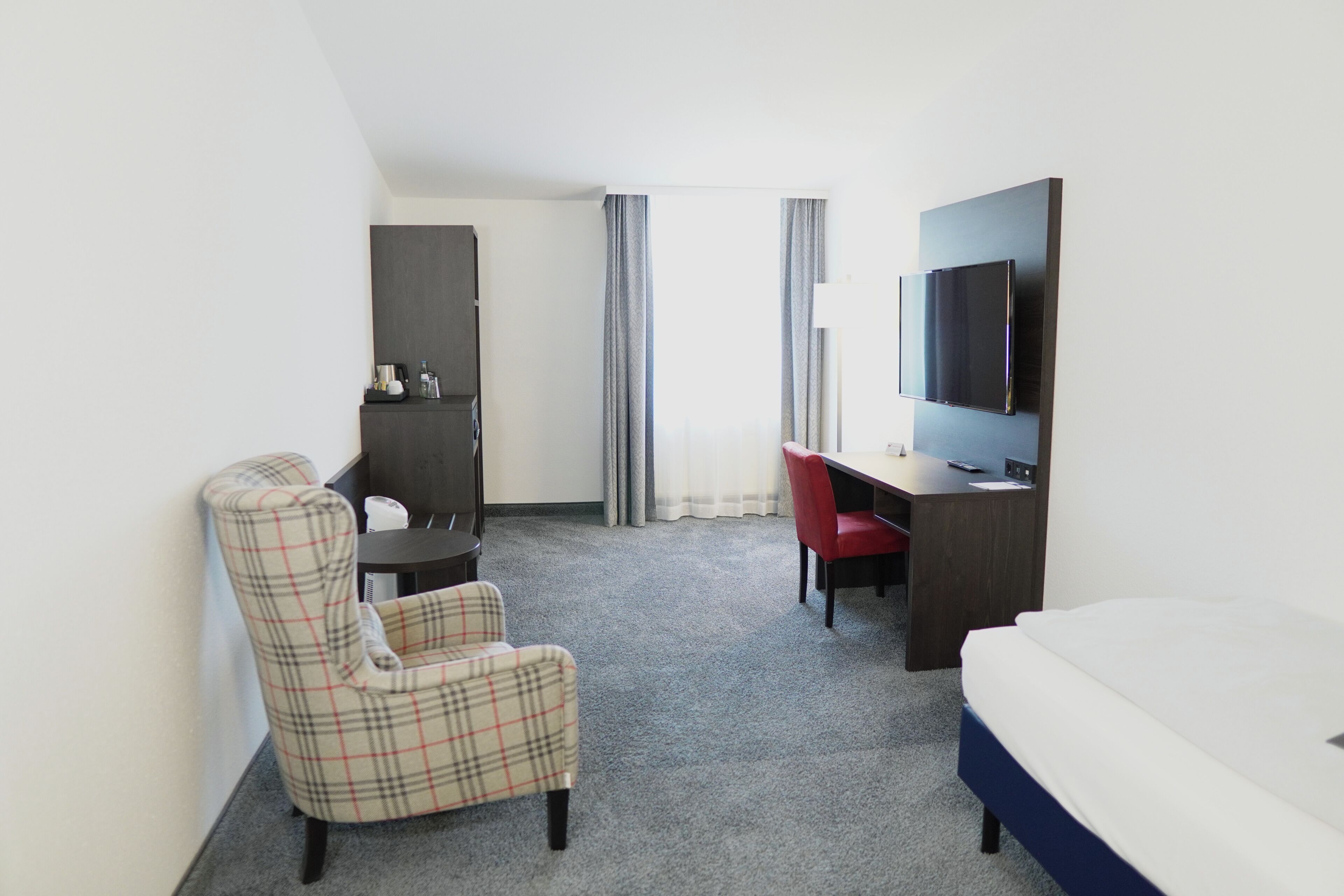 Coffres-forts dans les chambres, bureau, rideaux occultants