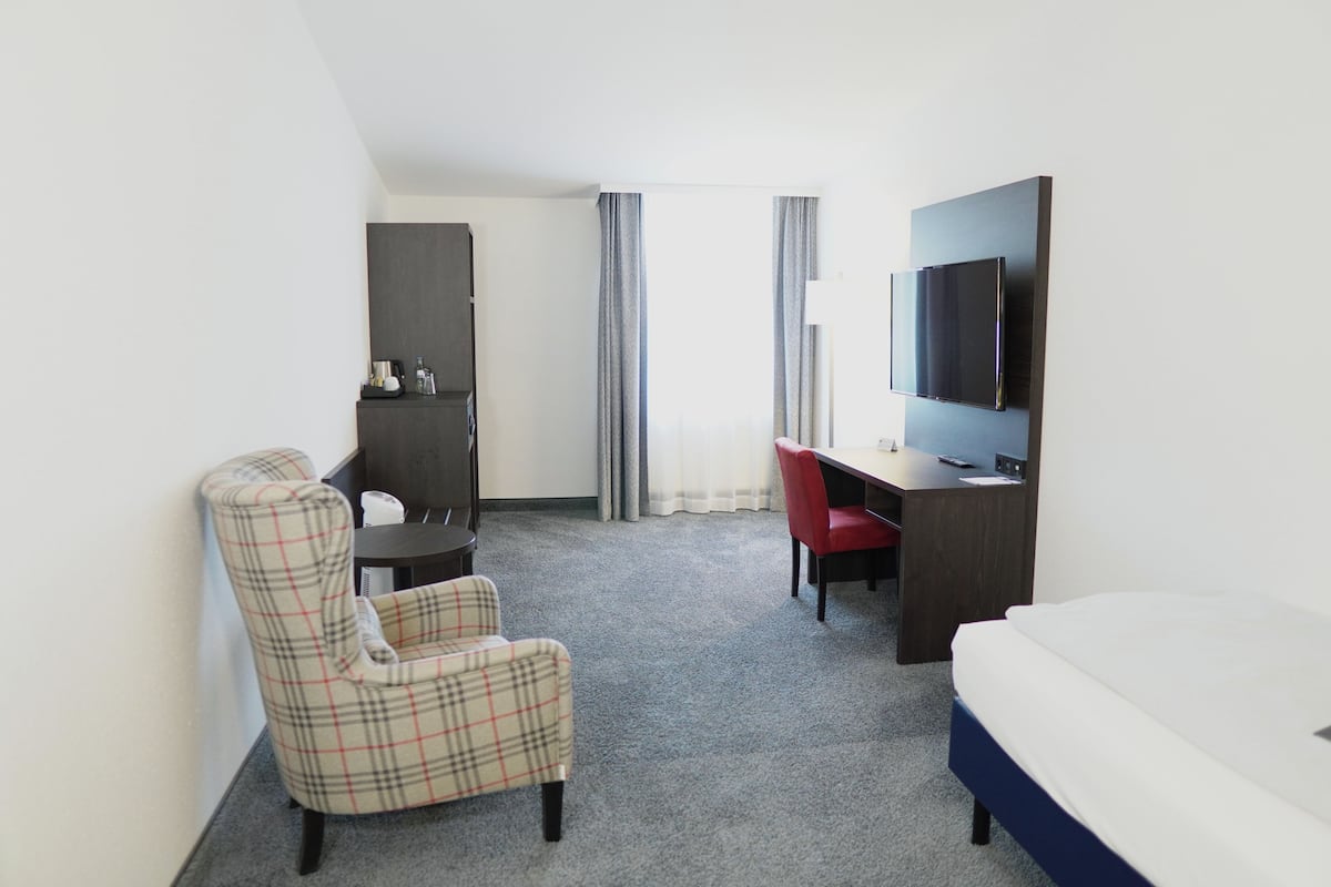 Superior Room with Single Bed | In-room safe, desk, blackout drapes, iron/ironing board