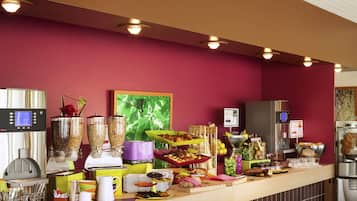 Dagelijks ontbijtbuffet (EUR 13.90 per persoon)