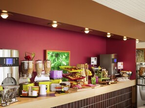 Free daily buffet breakfast  - ibis Styles Besançon (Besancon)