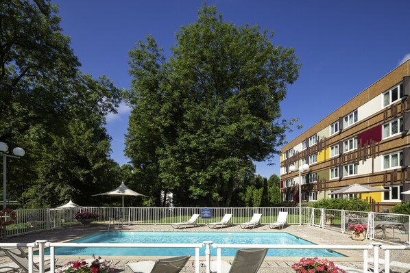 Outdoor pool, pool loungers