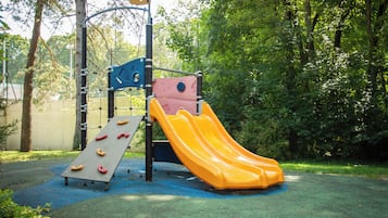 Children’s play area – outdoor