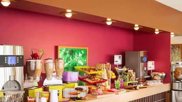 Petit déjeuner, déjeuner et dîner servis sur place
