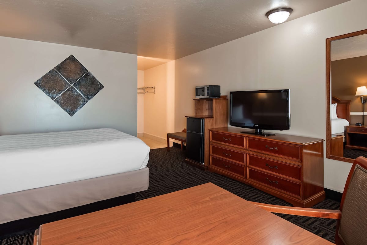 laptop workspace, iron/ironing board, free cots/infant beds