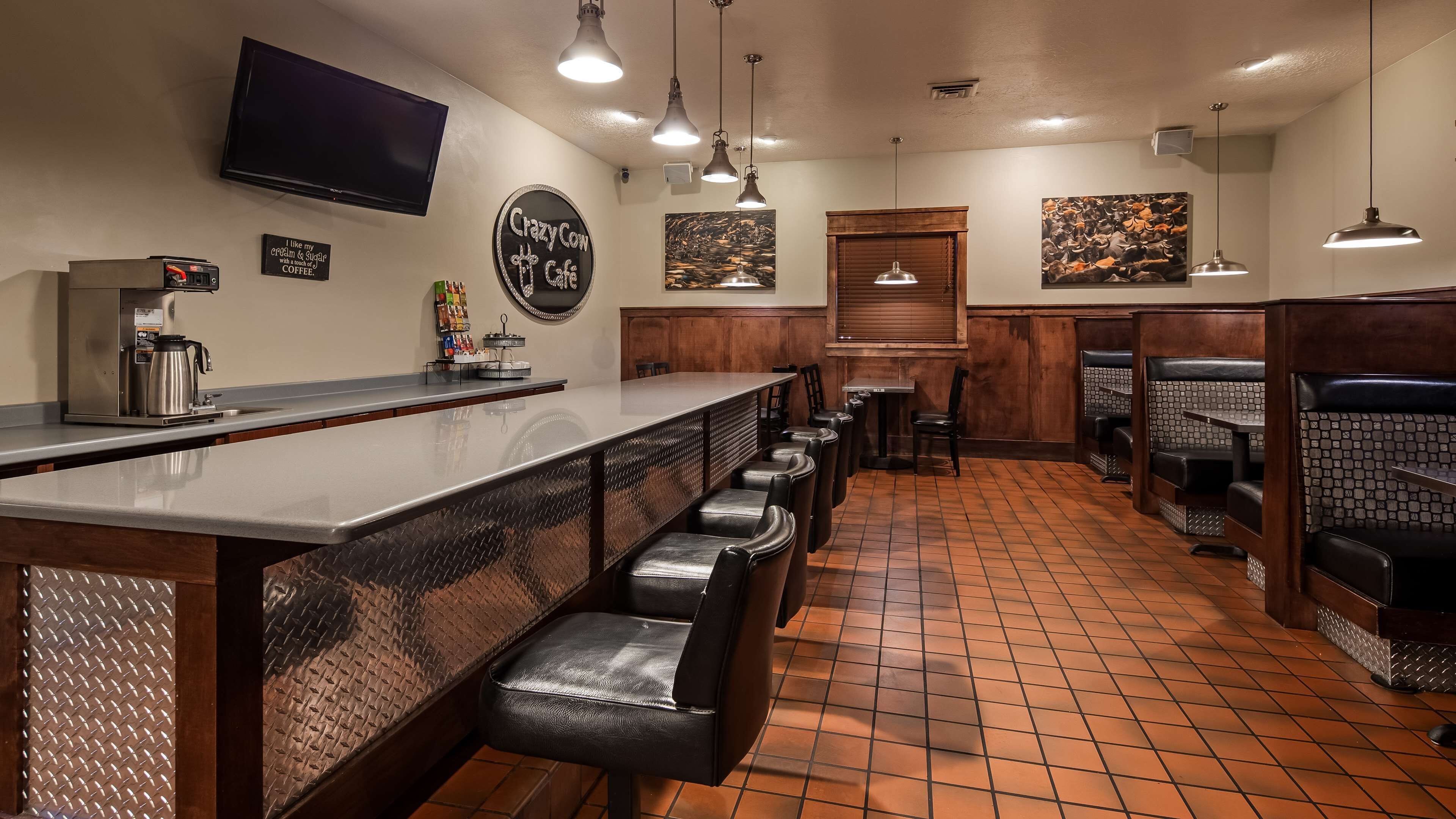 free daily full breakfast