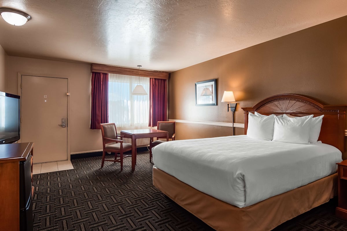 laptop workspace, iron/ironing board, free cots/infant beds