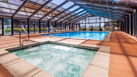 Indoor spa tub