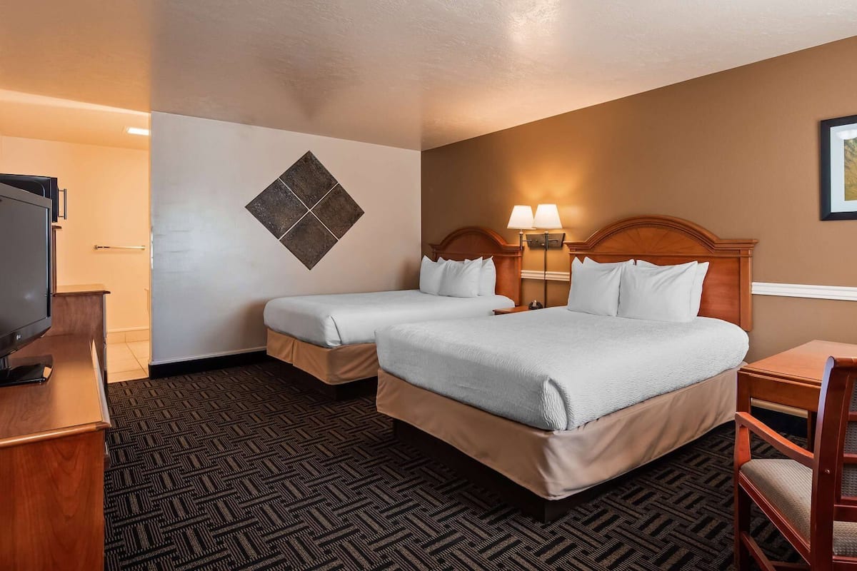 Laptop workspace, iron/ironing board, free cribs/infant beds