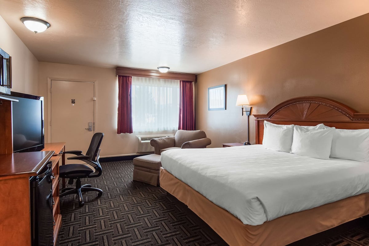 laptop workspace, iron/ironing board, free cots/infant beds