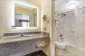 Egyptian cotton sheets, premium bedding, down duvets, desk - Quality Inn Tucumcari (Tucumcari)