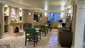 Free daily on-the-go breakfast  - La Quinta Inn by Wyndham Amarillo Mid-City (Amarillo)