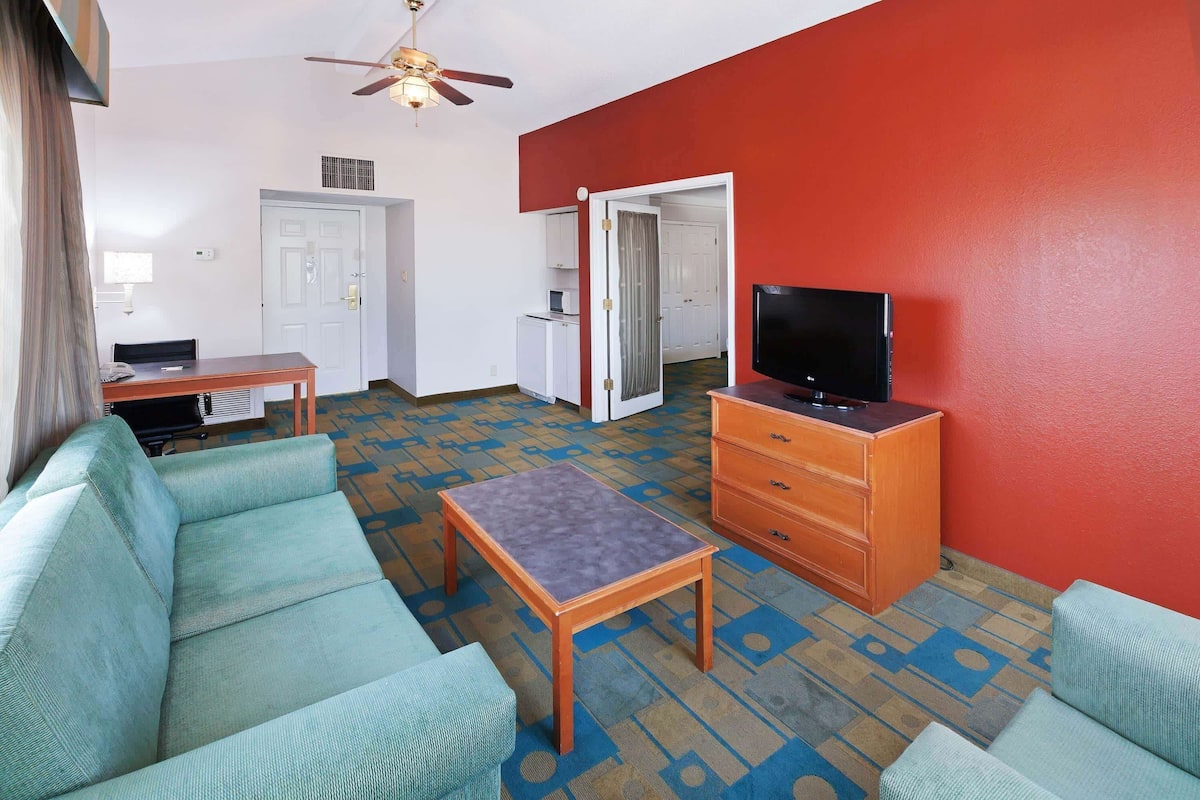 Suite, 1 Bedroom, Non Smoking (1 King Bed) | Premium bedding, desk, laptop workspace, blackout curtains
