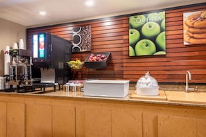 Free daily on-the-go breakfast - La Quinta Inn by Wyndham Amarillo Mid-City (Amarillo)