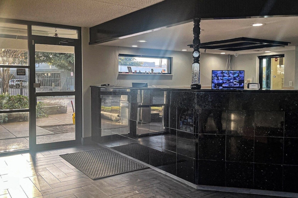 Studio 6 Suites Dallas. TX - Loop 12 West