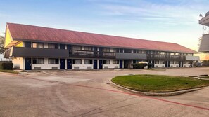 Front of property - Studio 6  Suites Dallas. TX - Loop 12 West (Dallas)