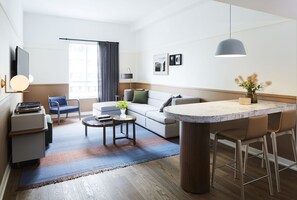 Egyptian cotton sheets, premium bedding, memory foam beds, in-room safe - Kimpton Saint George by IHG (Toronto)