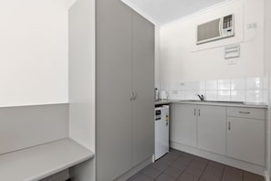 Studio | Cuisine privée | Micro-ondes, bouilloire électrique, grille-pain