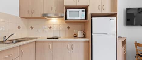 Appartement | Cuisine privée | Mini-réfrigérateur, four à micro-ondes, bouilloire électrique