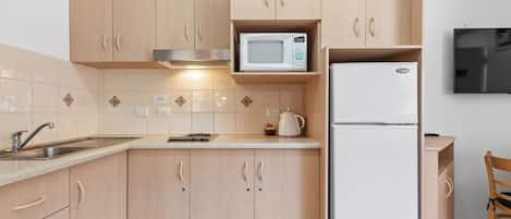 Apartment | Private kitchen | Microwave, electric kettle, toaster