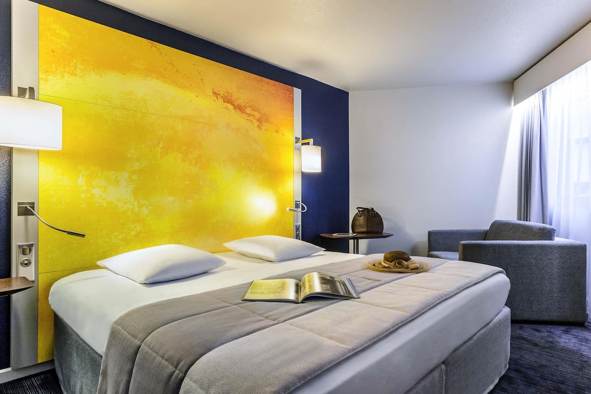 Minibar, in-room safe, blackout curtains, soundproofing