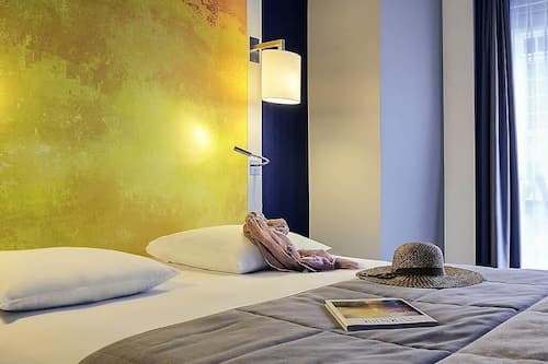 Classic Double Room, 1 Double Bed | Minibar, in-room safe, blackout curtains, soundproofing