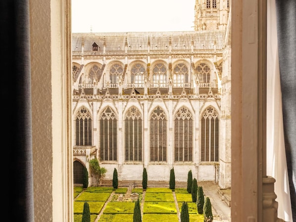 Minibar, in-room safe, blackout drapes, soundproofing