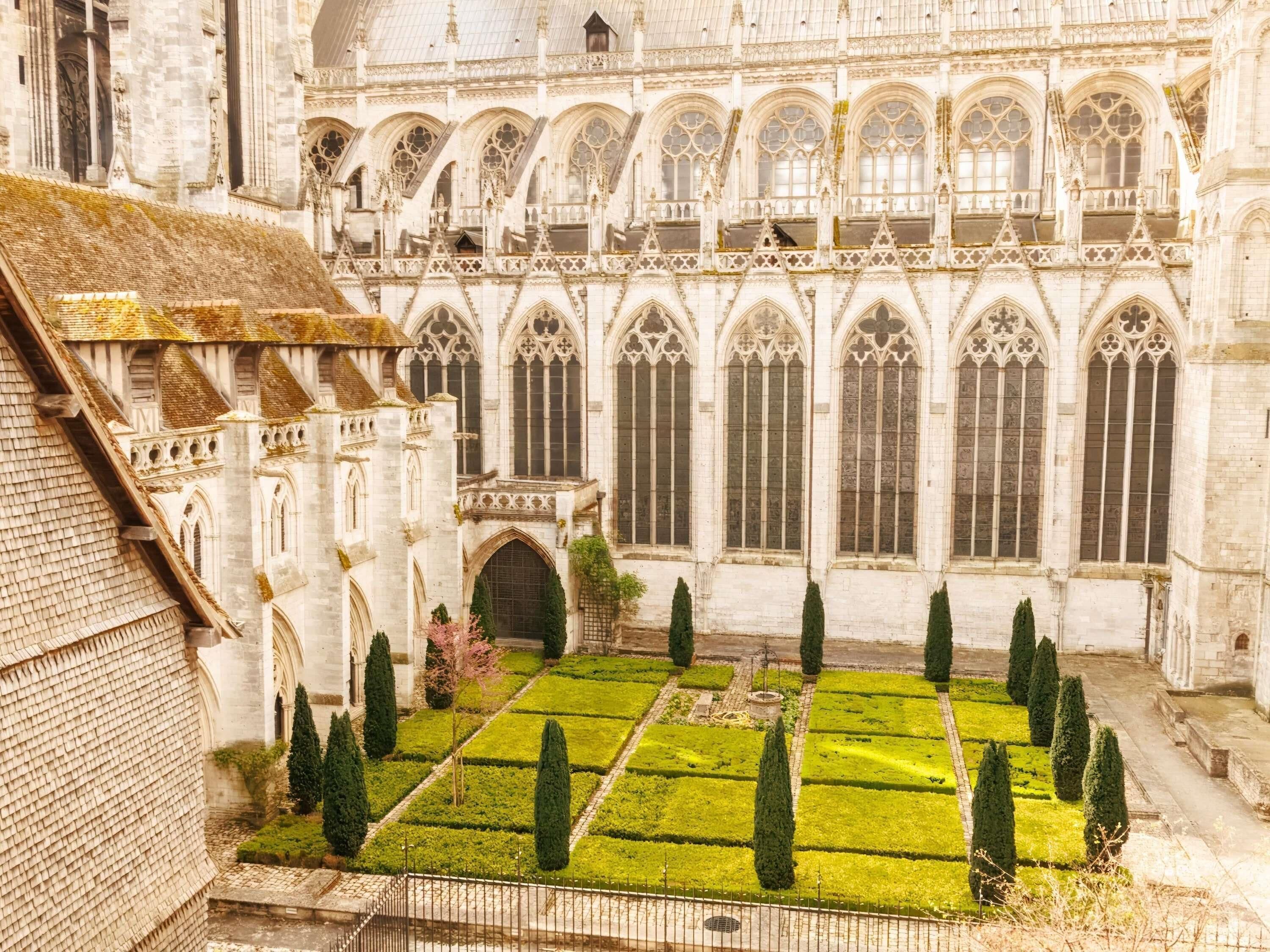 Suite, 1 letto king con divano letto (Cathedral View) | Minibar, una cassaforte in camera, tende oscuranti, insonorizzazione