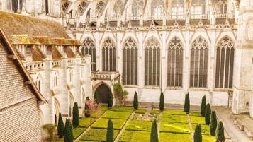 Suite, 1 letto king con divano letto (Cathedral View) | Minibar, una cassaforte in camera, tende oscuranti, insonorizzazione