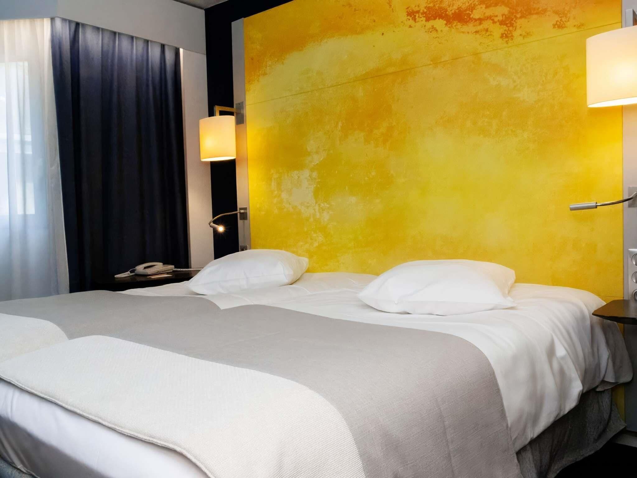 Minibar, coffres-forts dans les chambres, rideaux occultants