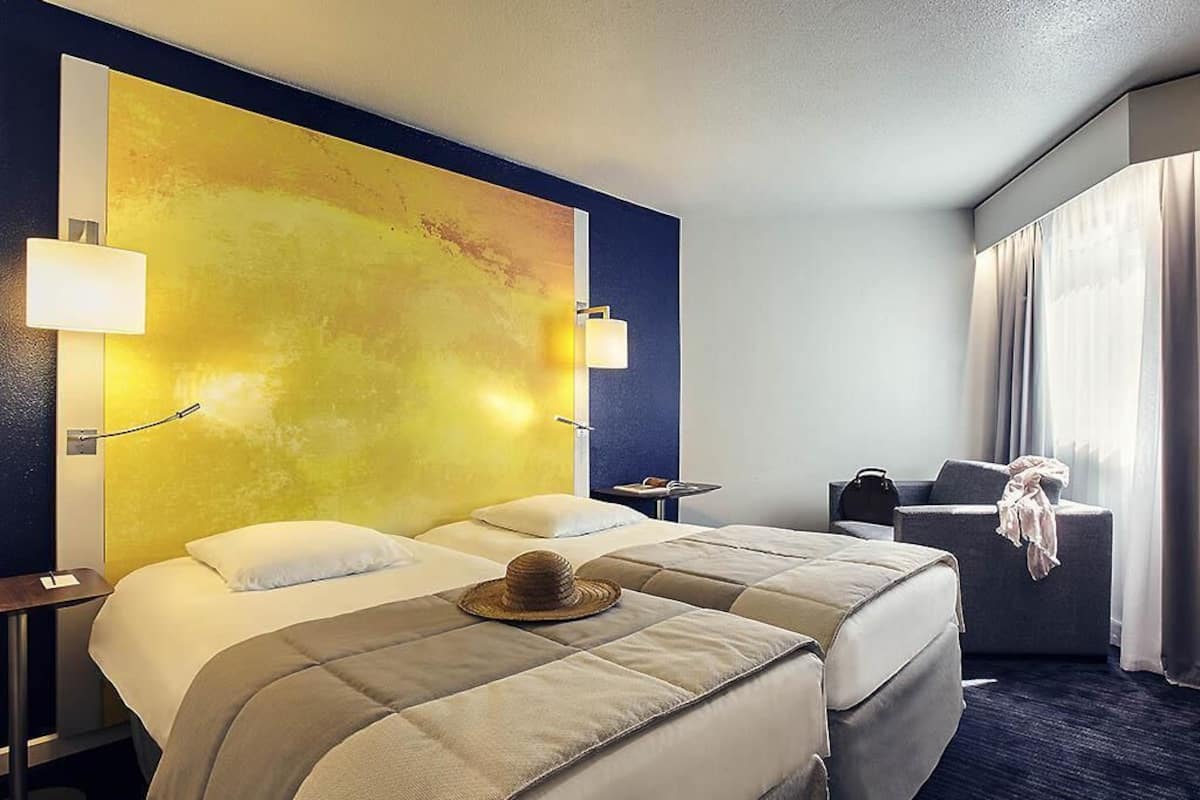 Classic Twin Room, 2 Twin Beds | Minibar, in-room safe, blackout drapes, soundproofing