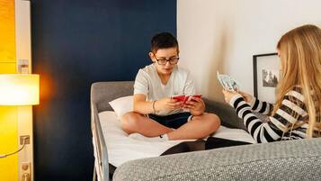 Classic-Doppelzimmer, 1 Doppelbett und Schlafsofa | Minibar, Zimmersafe, Verdunkelungsvorhänge, schallisolierte Zimmer
