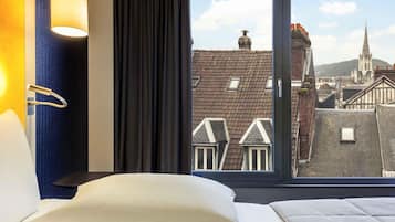 Privilege, Double Room, 1 Double Bed, Balcony | Minibar, in-room safe, blackout drapes, soundproofing