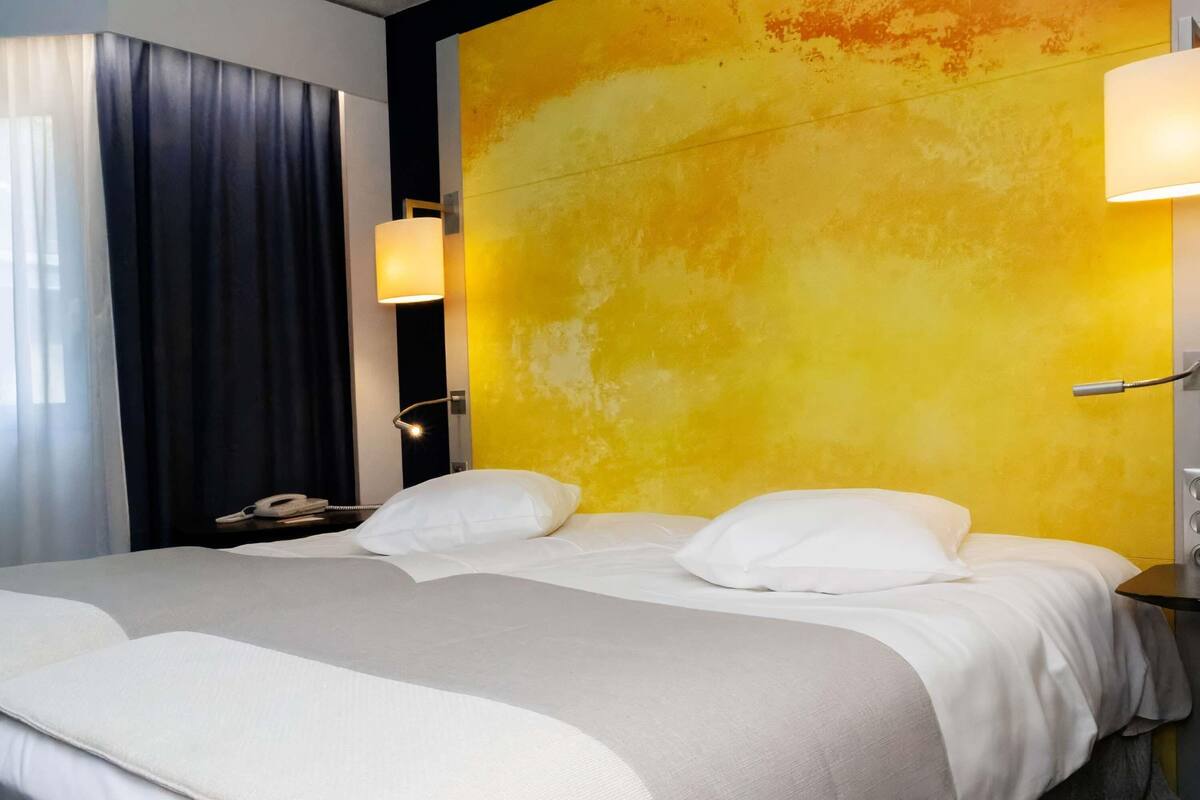 Minibar, coffres-forts dans les chambres, rideaux occultants