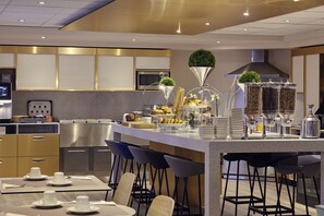 Frokost på farten hver dag (EUR 19 per person)