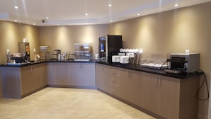 Free daily continental breakfast - Comfort Inn Toronto North (Toronto)