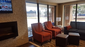 Lobby sitting area - Comfort Inn Toronto North (Toronto)