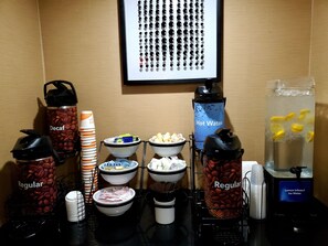 Coffee service - Comfort Inn Toronto North (Toronto)