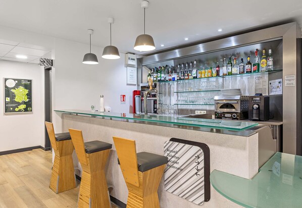 Bar (en el alojamiento)