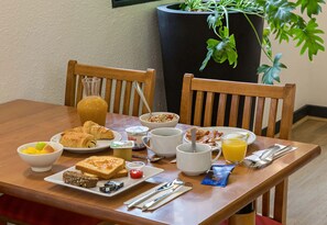 Daily buffet breakfast for a fee - B&B HOTEL Rouen Centre Rive Gauche (Rouen)