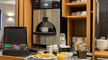 Petit déjeuner buffet servi tous les jours en supplément