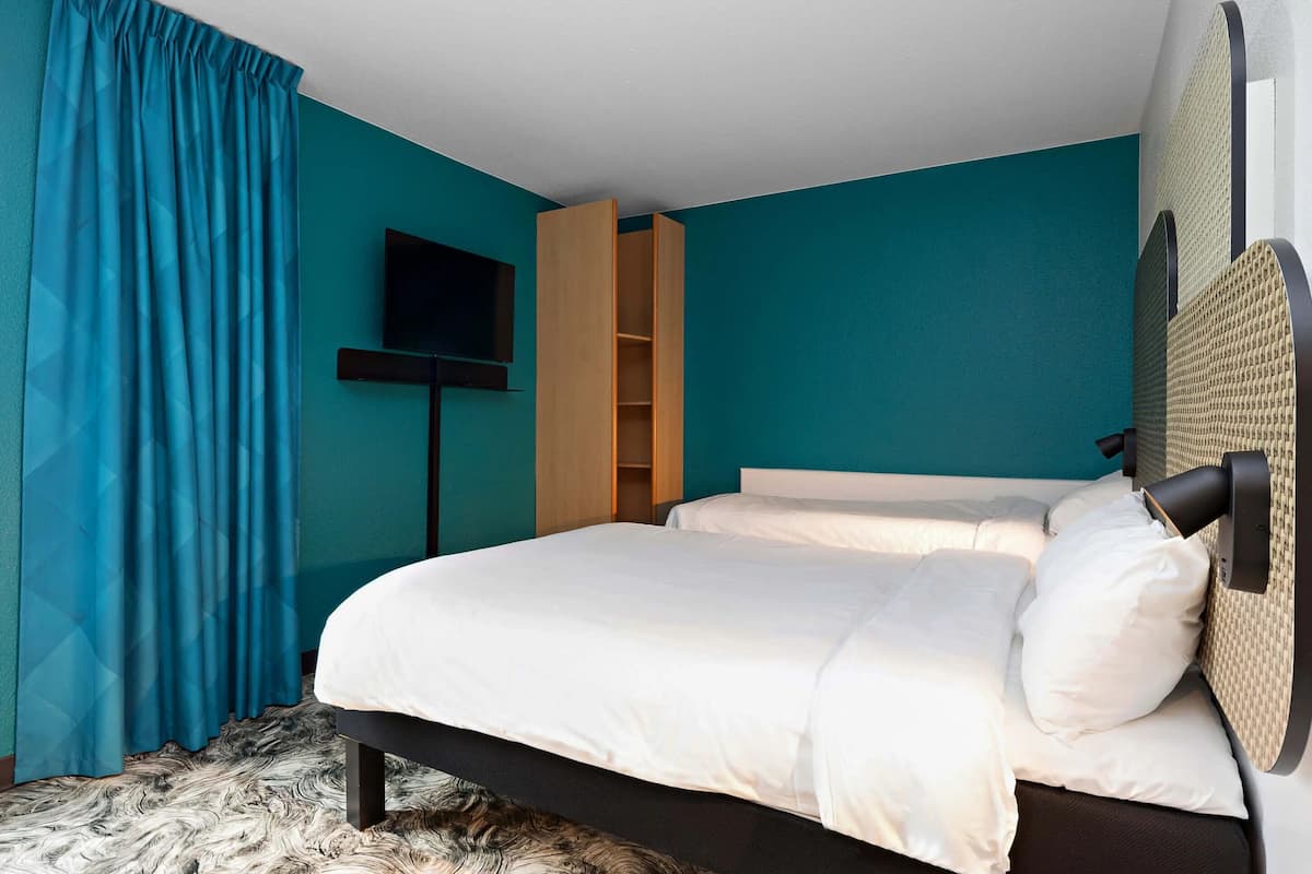 Triple Room, Non Smoking | Premium bedding, in-room safe, desk, soundproofing