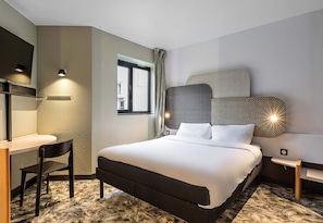 Premium bedding, in-room safe, desk, soundproofing