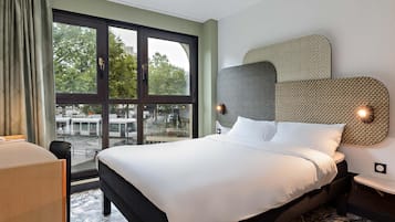 Double Room, Non Smoking | Premium bedding, in-room safe, desk, soundproofing
