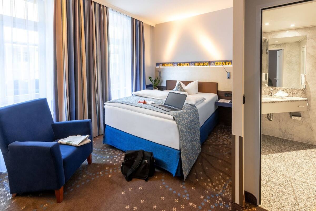 Minibar, caja fuerte, cortinas opacas y sistema de insonorización