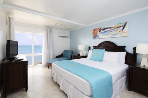 Premium bedding, in-room safe, desk, iron/ironing board