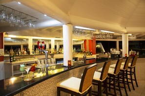 4 bars/lounges, piano bar