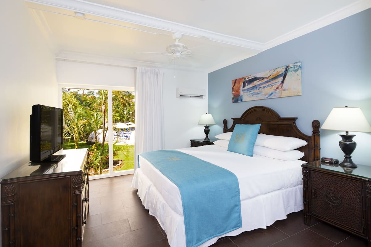 1 bedroom, premium bedding, in-room safe, desk