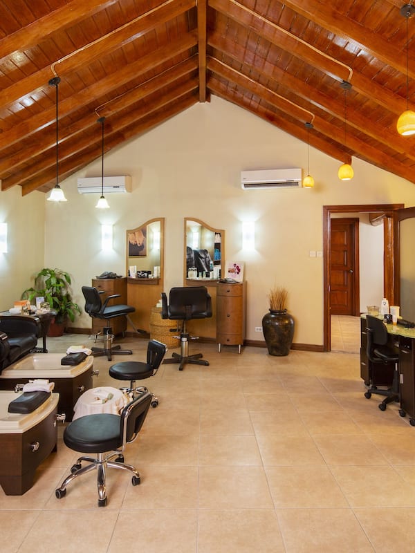 Couples treatment rooms, sauna, steam room, body treatments